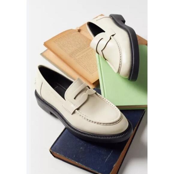 NWOT VAGABOND Shoemakers Alex Classic Loafer in White - Picture 2 of 12